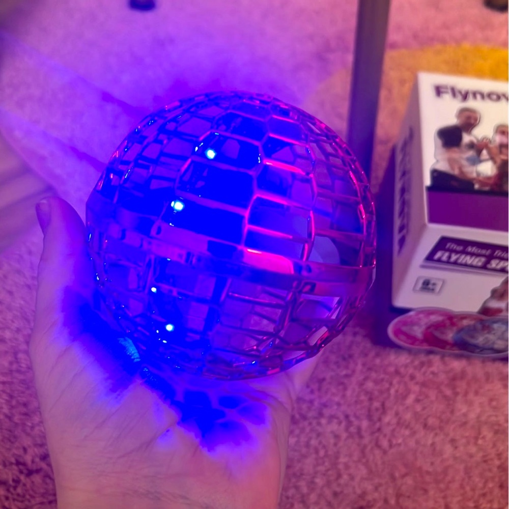 Flynova Pro Spinning Gravity Ball